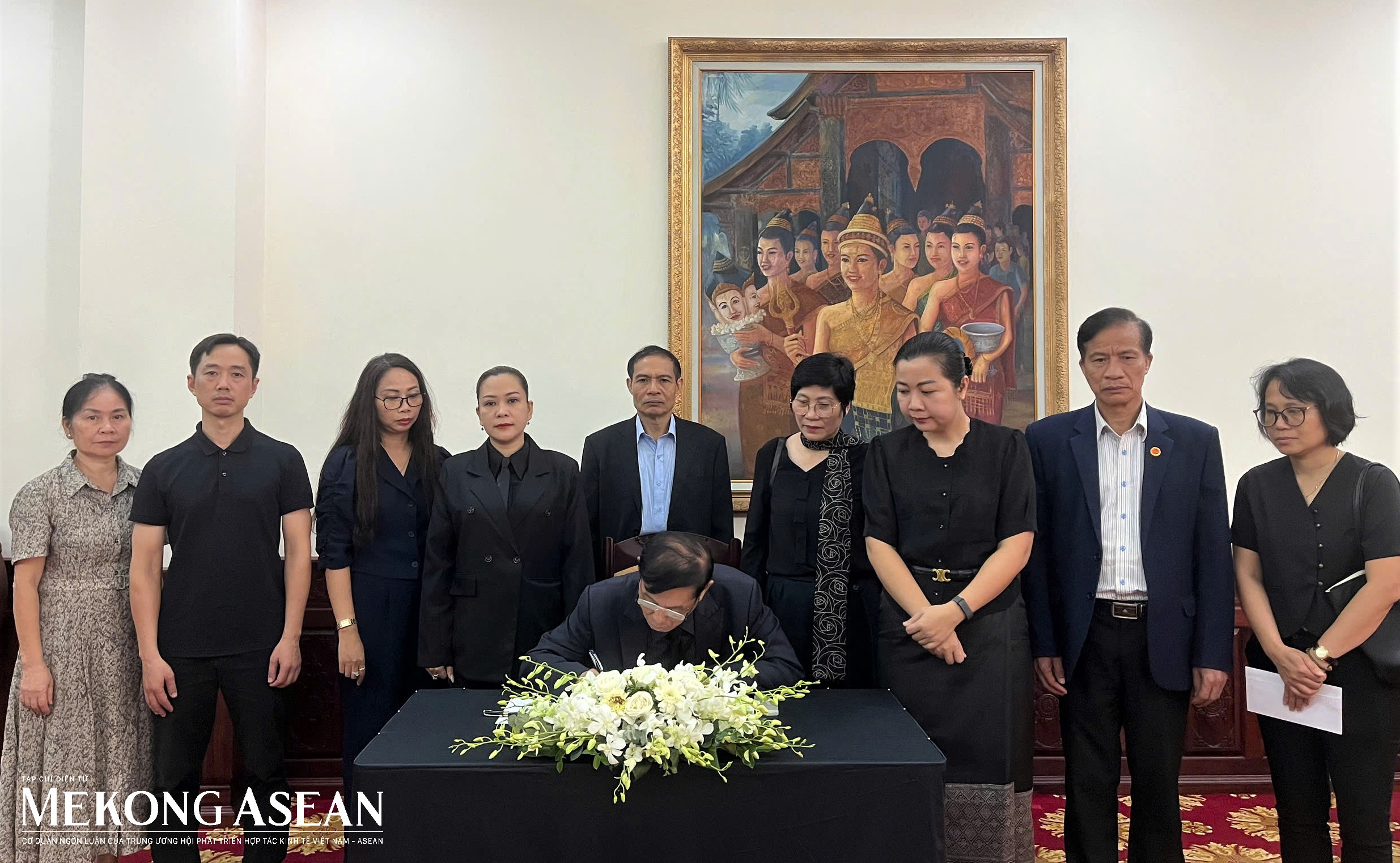Lãnh đạo Hội VASEAN viếng Chủ tịch Quốc hội Lào Saysomphone Phomvihane