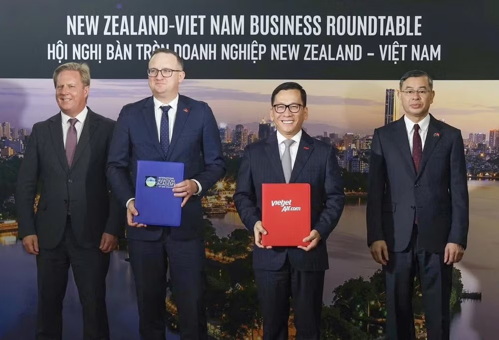 Học viện Hàng không Vietjet Victoria và Học viện Hàng không Quốc tế New Zealand đã trao Thỏa thuận Đào tạo Phi công, tăng cường phát triển nguồn nhân lực hàng không quốc tế chất lượng cao.