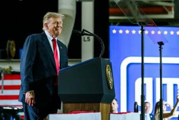Ông Trump nói sẽ đưa Eo biển Hormuz thành lãnh thổ Mỹ, Iran tuyên bố không bị khuất phục