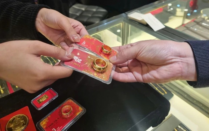 Giá vàng trong nước và thế giới diễn biến trái chiều