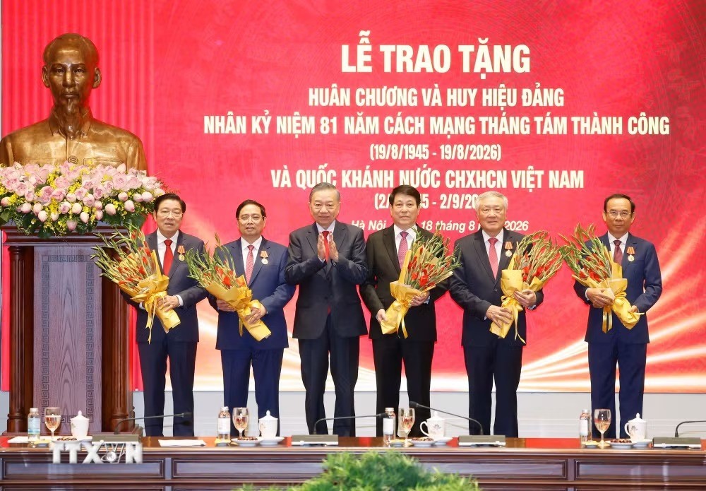 5 nguyên Ủy viên Bộ Chính trị được trao Huân chương Hồ Chí Minh