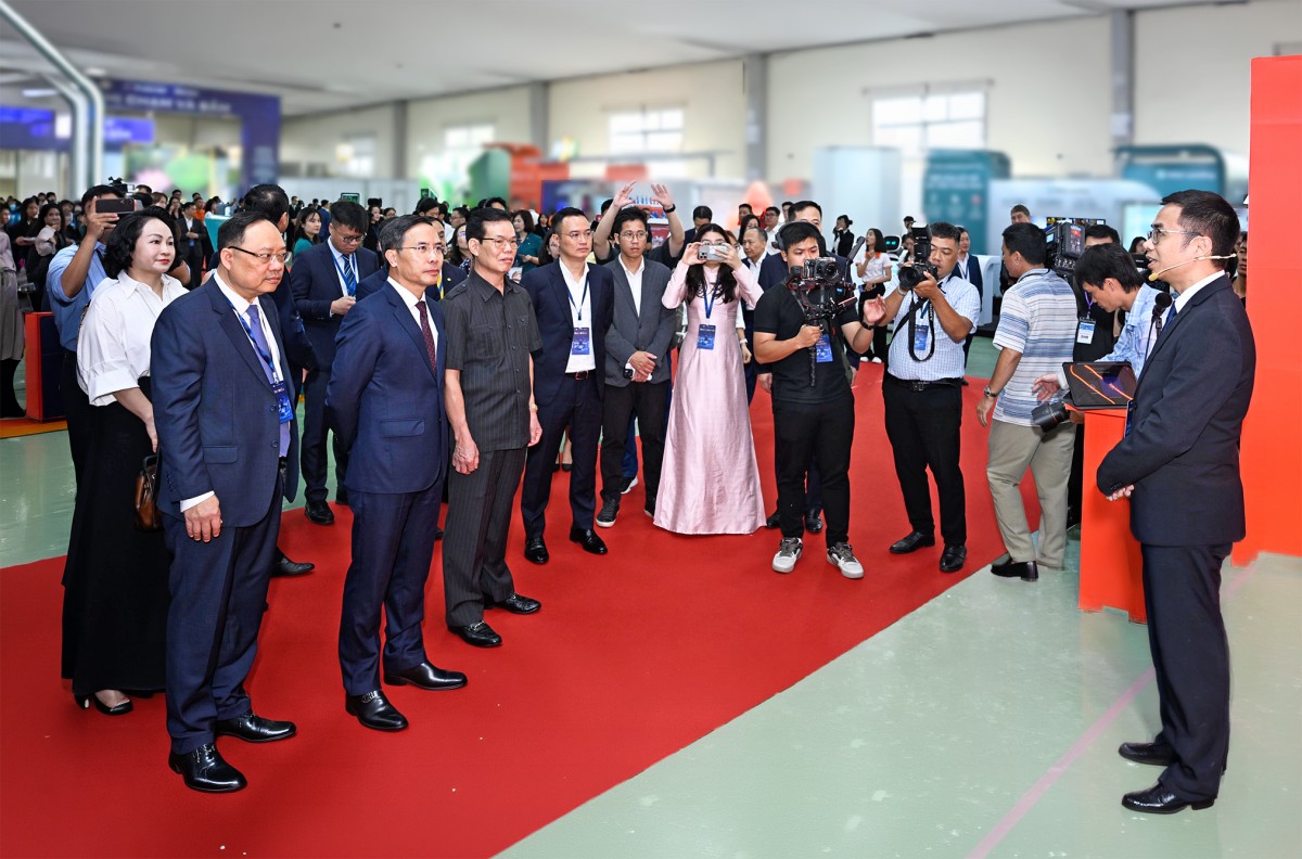 SHB SAHA Shop gây ấn tượng tại sự kiện Chuyển đổi số ngành Ngân hàng 2026