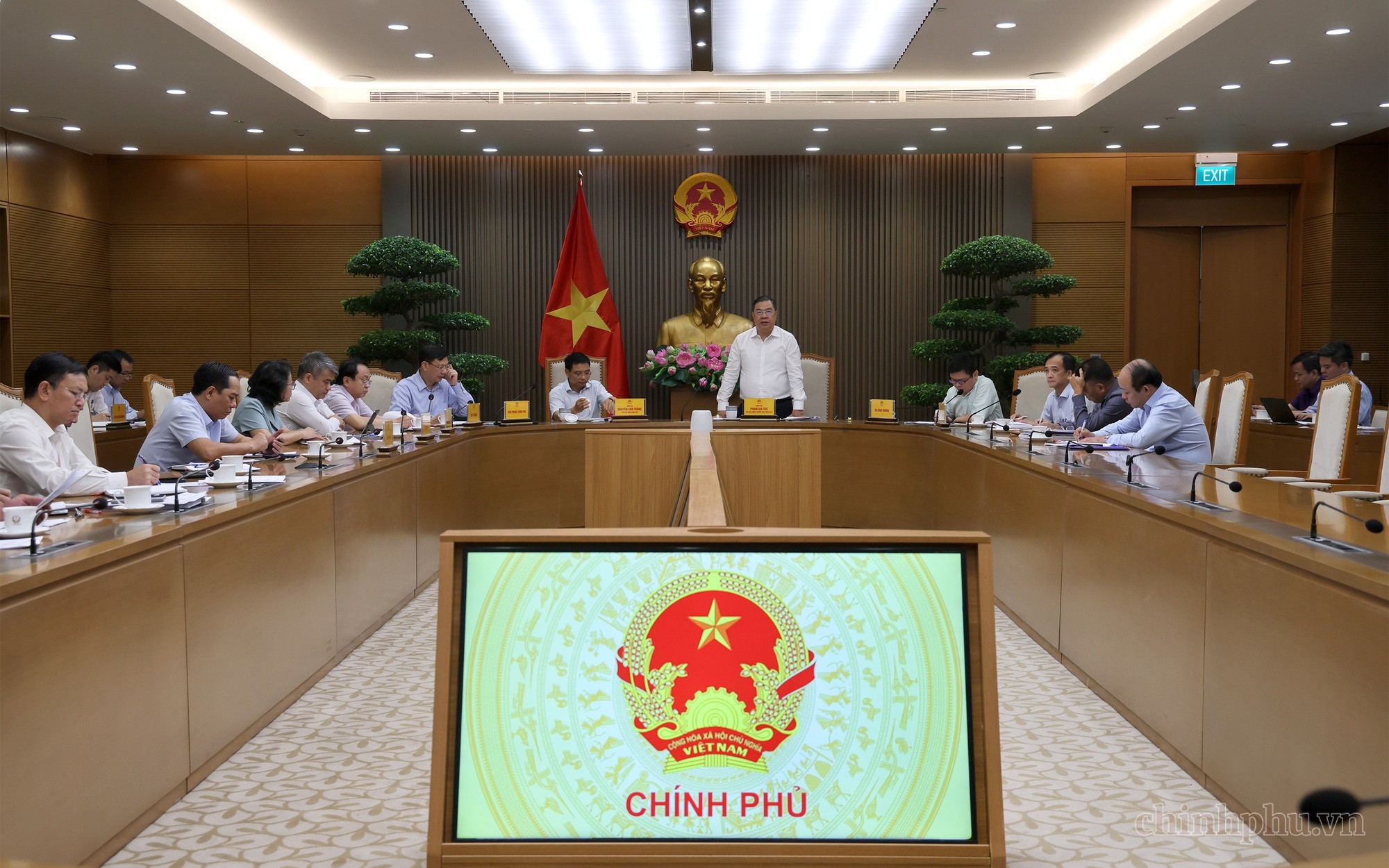 Phó Thủ tướng Thường trực Phạm Gia Túc và Phó Thủ tướng Nguyễn Văn Thắng chủ trì cuộc họp - Ảnh: VGP.
