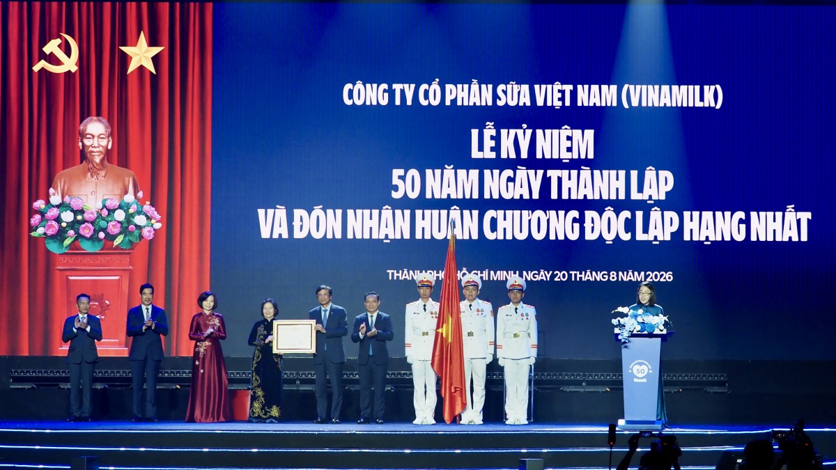 Vinamilk đón nhận Huân chương Độc lập hạng nhất tại dấu mốc 50 năm