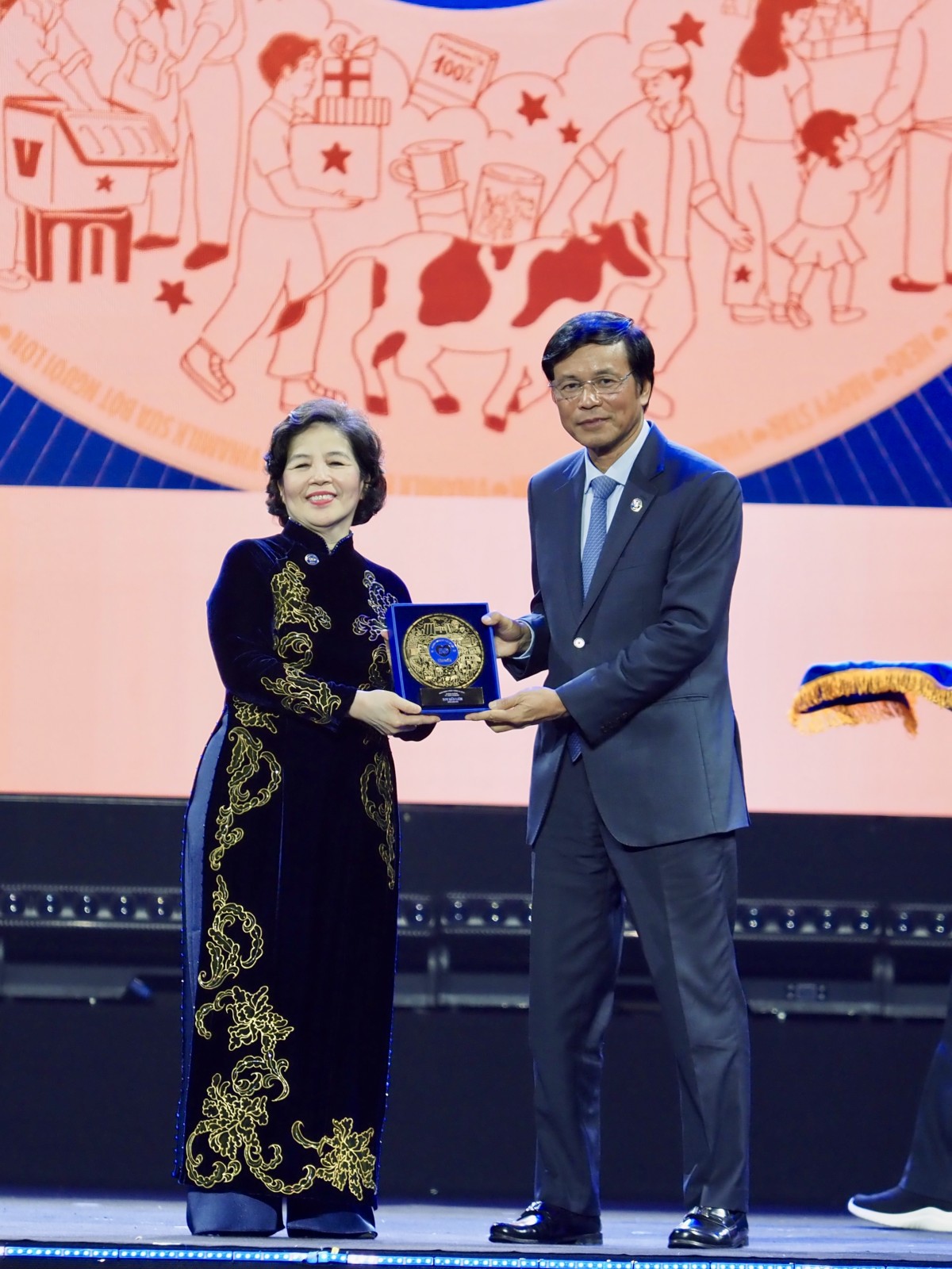 Vinamilk đón nhận Huân chương Độc lập hạng nhất tại dấu mốc 50 năm