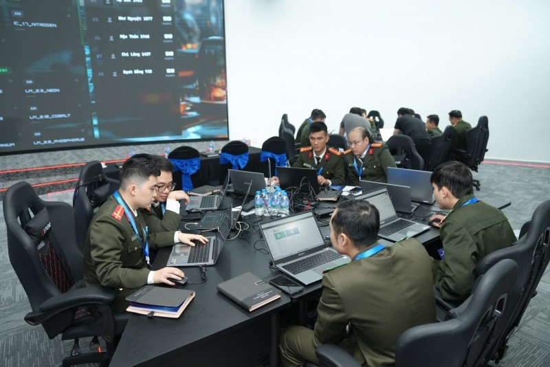 doanh nghiệp phải có hệ thống trang thiết bị, cơ sở vật chất và công nghệ phù hợp với hoạt động đầu tư, kinh doanh và loại hình sản phẩm, dịch vụ an ninh mạng đăng ký kinh doanh.
