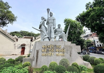 Hà Nội: Di chuyển, lắp dựng tượng đài 'Quyết tử để Tổ quốc quyết sinh' trước ngày 30/9