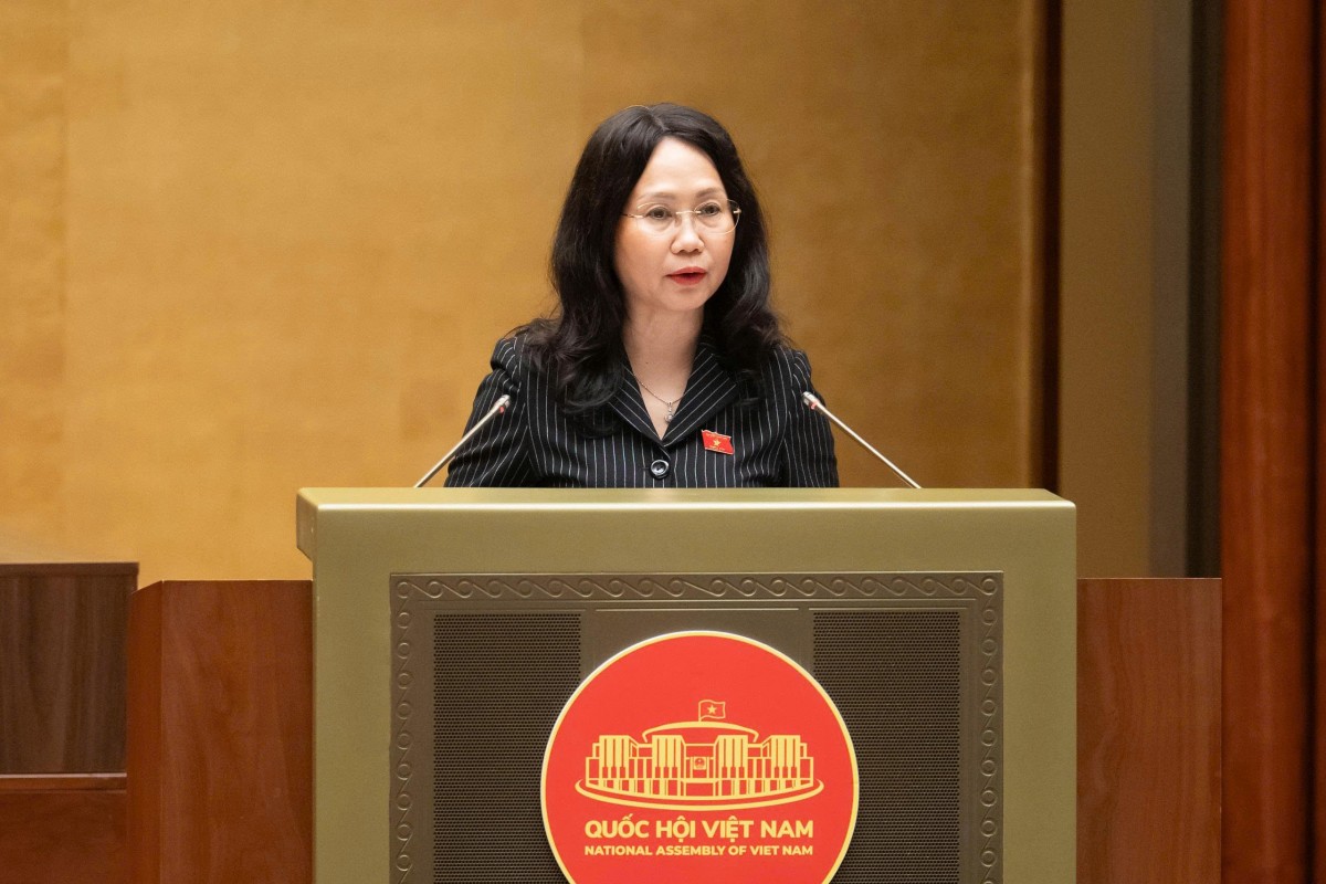 Bộ trưởng Bộ Văn hoá, Thể thao và Du lịch Lâm Thị Phương Thanh trình bày tờ trình (Ảnh: Media Quốc hội). Bộ trưởng Bộ Văn hoá, Thể thao và Du lịch Lâm Thị Phương Thanh trình bày tờ trình (Ảnh: Media Quốc hội).