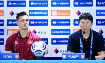 HLV Kim Sang Six: 'Lê Giang không xuất sắc, Việt Nam có thể nhận 3 bàn thua'