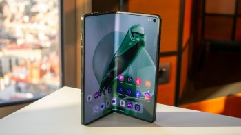 ChatGPT dành cho thanh thiếu niên, Motorola ra smartphone gập tại Việt Nam