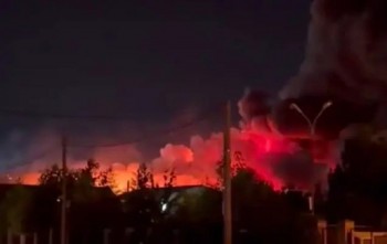Loạt kho hàng Nga bốc cháy sau cuộc tập kích trong đêm của Ukraine