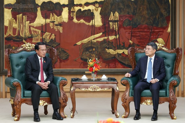 Việt Nam dành ưu tiên cao nhất cho việc củng cố, phát triển quan hệ với Lào