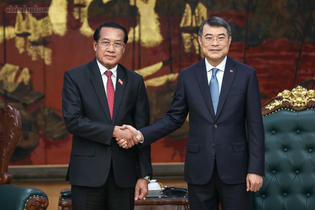 Việt Nam dành ưu tiên cao nhất cho việc củng cố, phát triển quan hệ với Lào