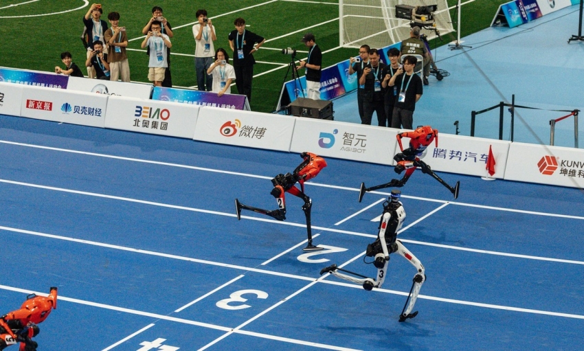 Robot Trung Quốc phá kỷ lục chạy 100 m, vượt qua huyền thoại Usain Bolt