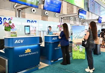 92% hành khách làm thủ tục không giấy trên chuyến bay của Vietnam Airlines đến Huế