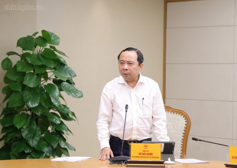 Bộ trưởng Bộ Khoa học và Công nghệ Vũ Hải Quân báo cáo tại cuộc họp. Ảnh: VGP.