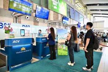 92% hành khách làm thủ tục không giấy trên chuyến bay của Vietnam Airlines đến Huế