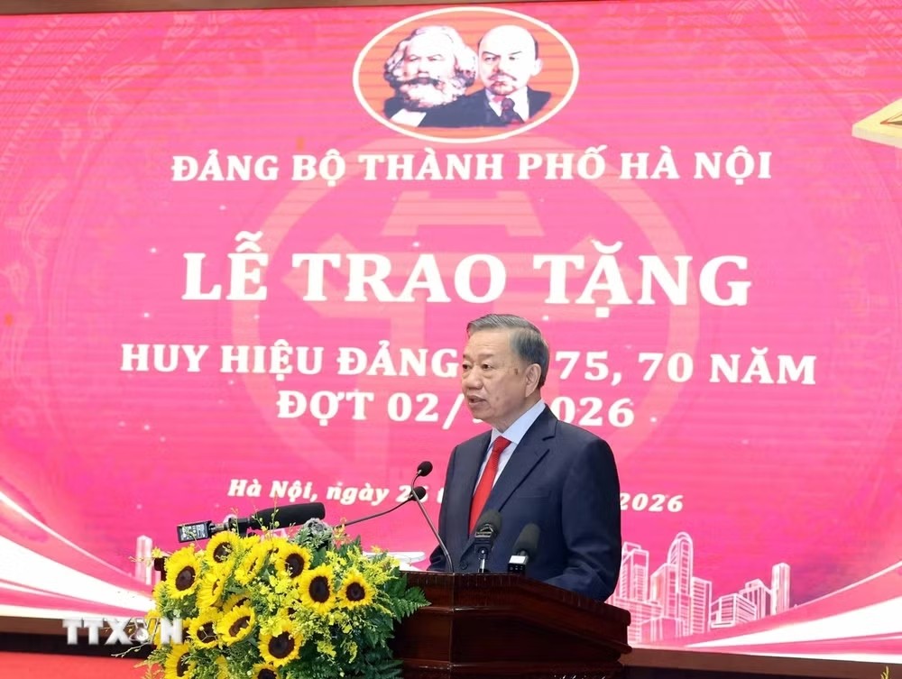 Tổng Bí thư, Chủ tịch nước trao Huy hiệu Đảng tặng các đảng viên lão thành Thủ đô