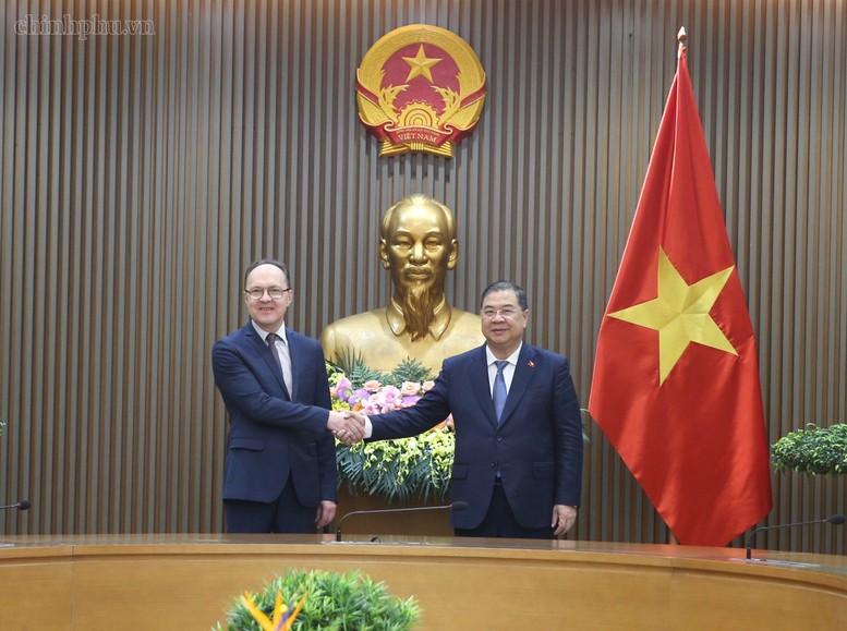 Phó Thủ tướng Thường trực Chính phủ Phạm Gia Túc có buổi làm việc với Đại sứ Liên bang Nga tại Việt Nam Bezdetko Gennady Stepanovich - Ảnh: VGP.
