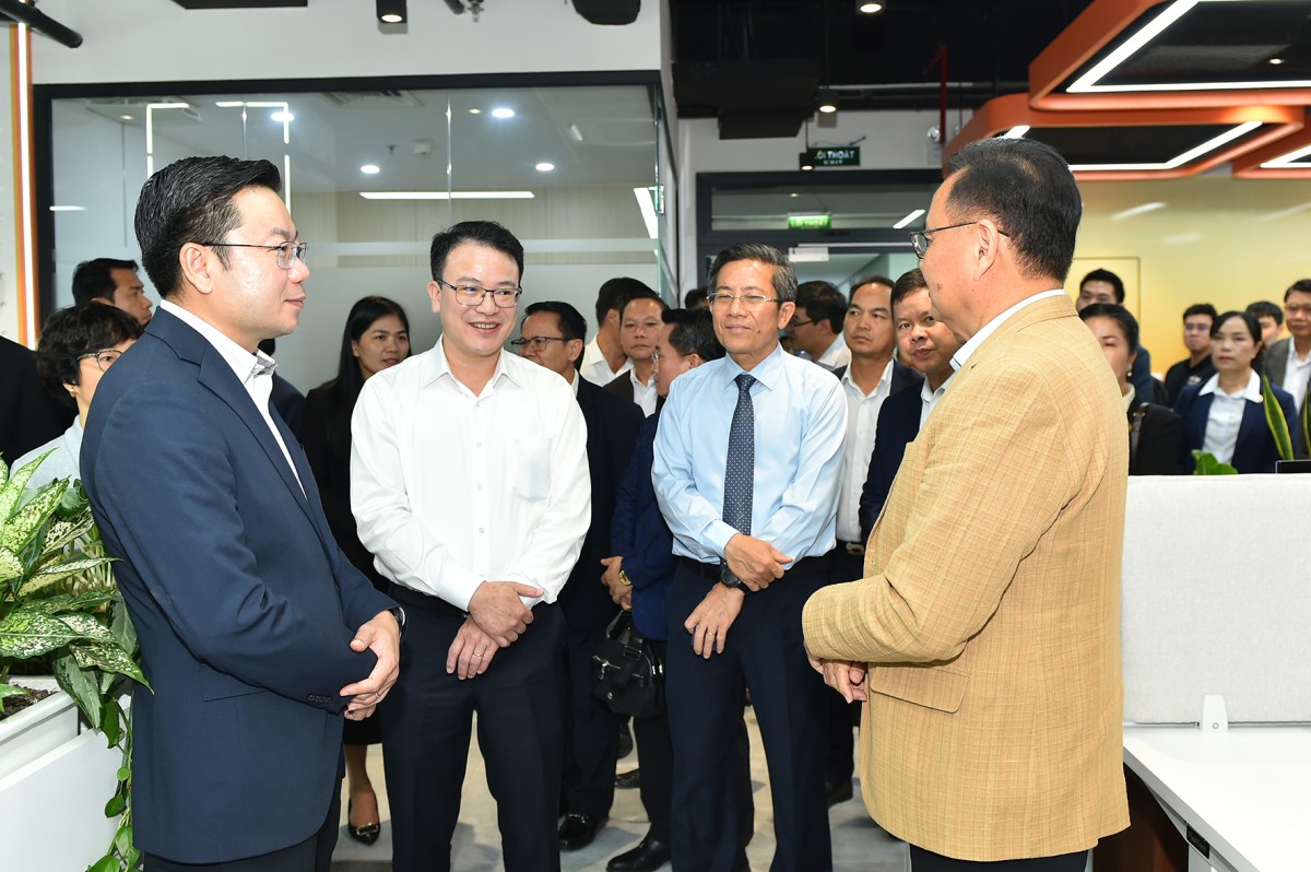 Việt Nam - Lào: Mở rộng không gian hợp tác trong chuyển đổi số, bán dẫn và AI