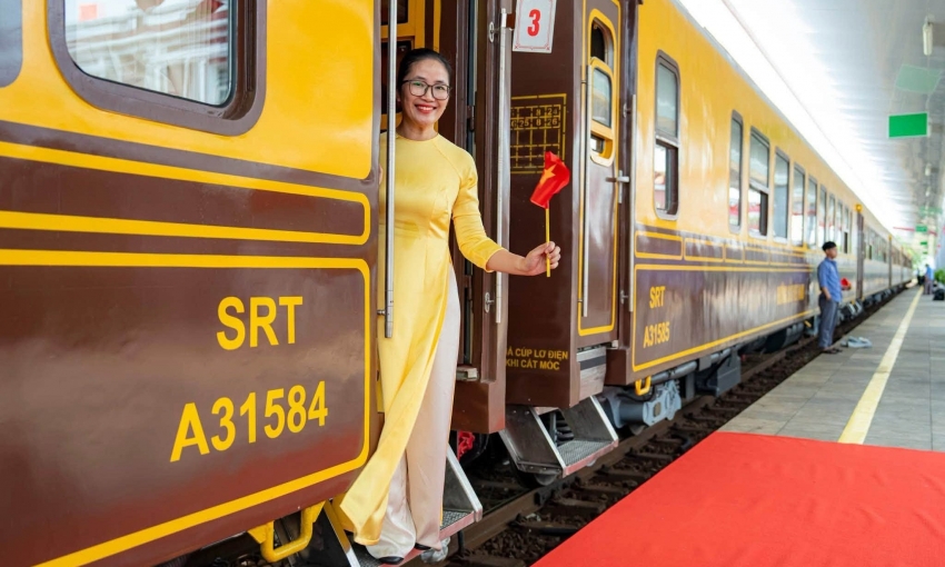 Khai trương đoàn tàu di sản Phong Nha - Cố đô Huế