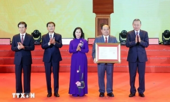 Tổng Bí thư, Chủ tịch nước trao Nghị quyết thành lập TP Quảng Ninh