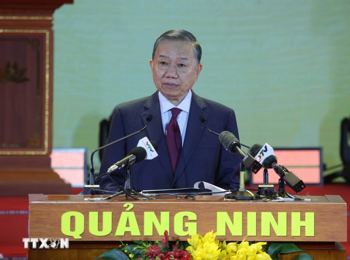 Tổng Bí thư, Chủ tịch nước trao Nghị quyết thành lập TP Quảng Ninh