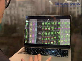 Khối ngoại mua ròng liên tiếp cuối tháng 8, gom mạnh một mã ngân hàng