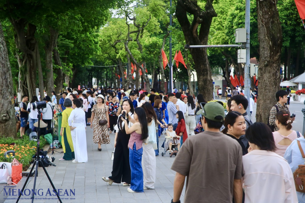 Không khí chào đón ngày Quốc khánh 2/9 tại Hà Nội