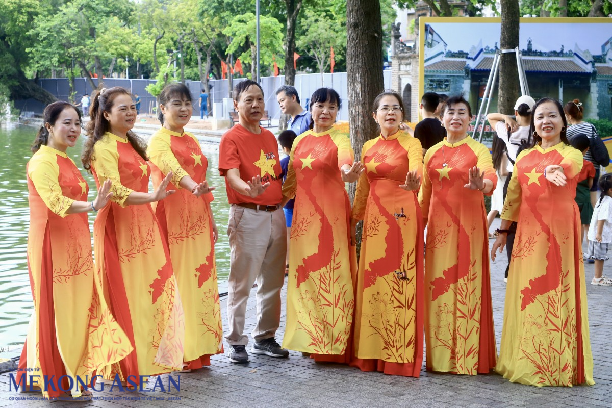 Không khí chào đón ngày Quốc khánh 2/9 tại Hà Nội