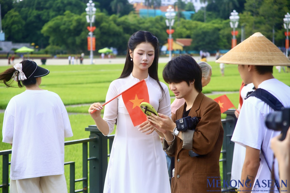 Không khí chào đón ngày Quốc khánh 2/9 tại Hà Nội