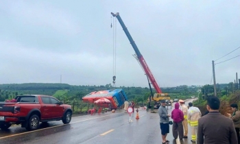 Khẩn trương khắc phục hậu quả vụ lật xe ô tô chở khách tại Gia Lai
