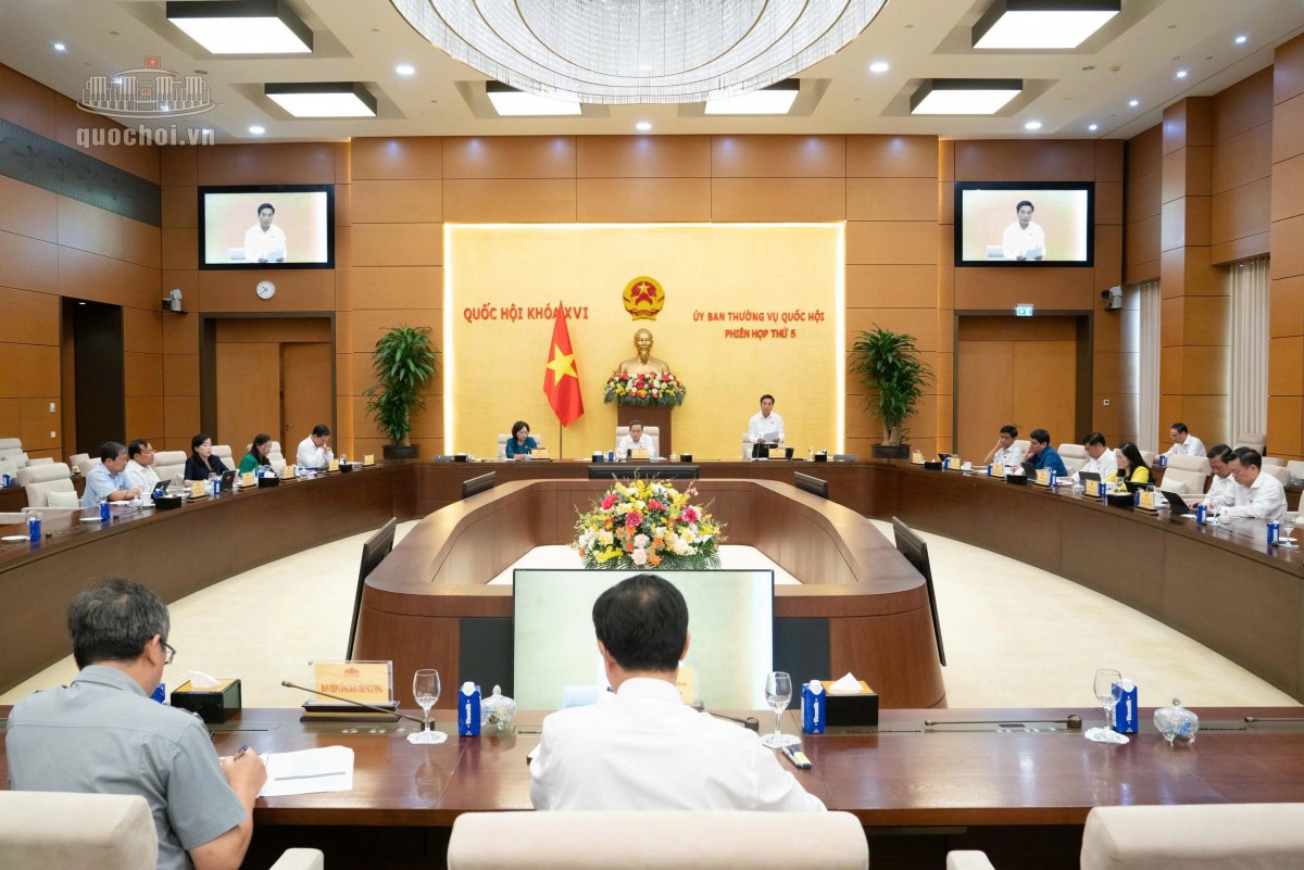 Ủy ban Thường vụ Quốc hội cho ý kiến về 26 dự án luật