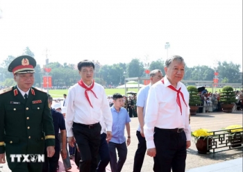 Tổng Bí thư, Chủ tịch nước Tô Lâm dâng hương tưởng nhớ Chủ tịch Hồ Chí Minh