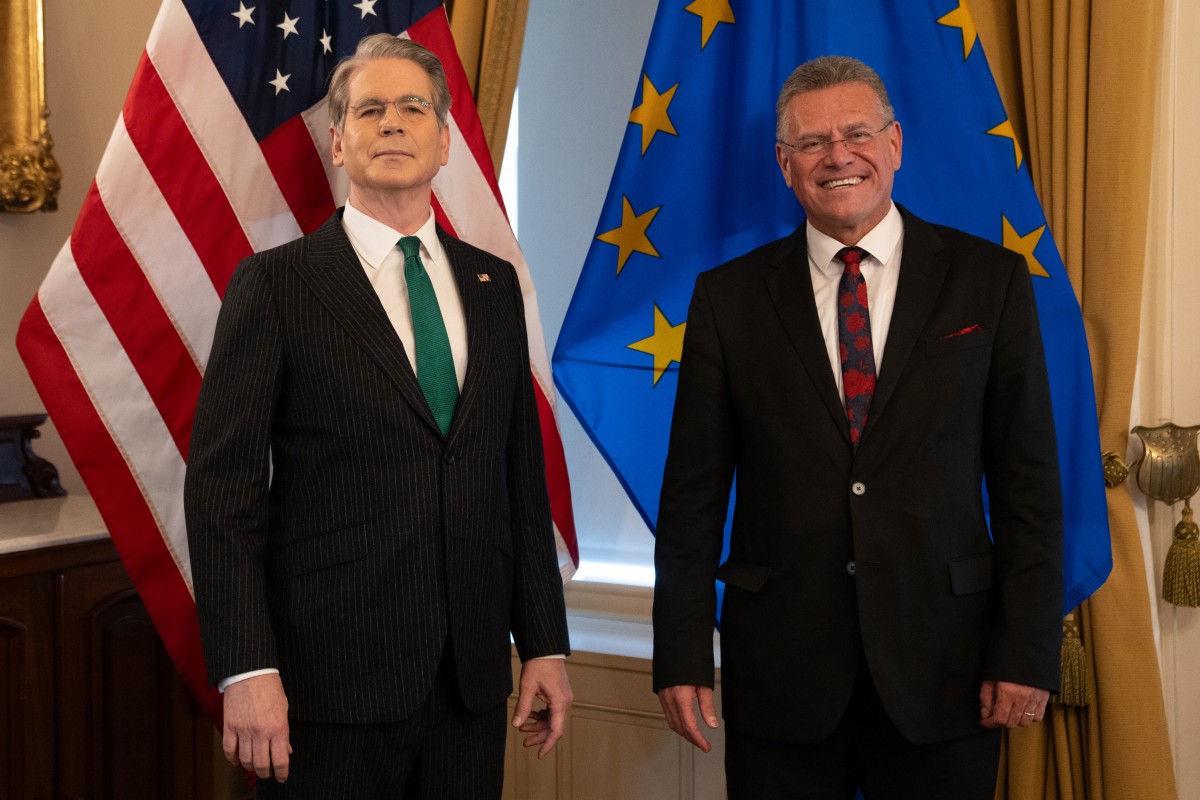Bộ trưởng Tài chính Mỹ Scott Bessent (trái) và Ủy viên Thương mại EU Maros Sefcovic. Ảnh: X/@SecScottBessent (tài khoản X của ông Bessent)