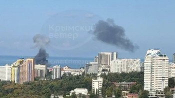 Tàu Nga bốc cháy sau đòn tập kích của Ukraine tại Sochi