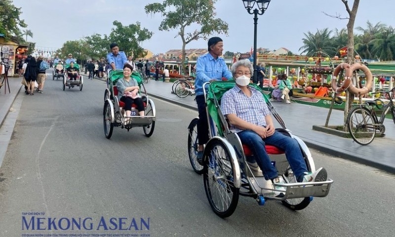 Việt Nam đón gần 16 triệu lượt khách quốc tế trong 8 tháng