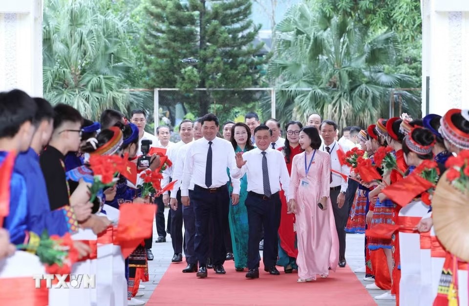 Thường trực Ban Bí thư Trần Cẩm Tú dự Lễ khai giảng năm học 2026-2027 tại Trường Phổ thông Dân tộc nội trú tỉnh Bắc Ninh - Ảnh: TTXVN.