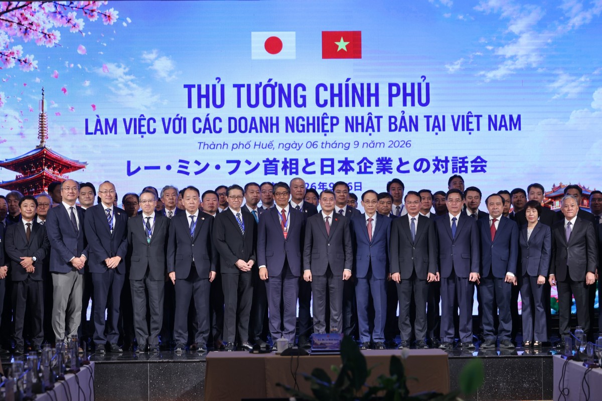Thủ tướng chụp ảnh chung cùng các đại biểu - Ảnh: chinhphu.vn