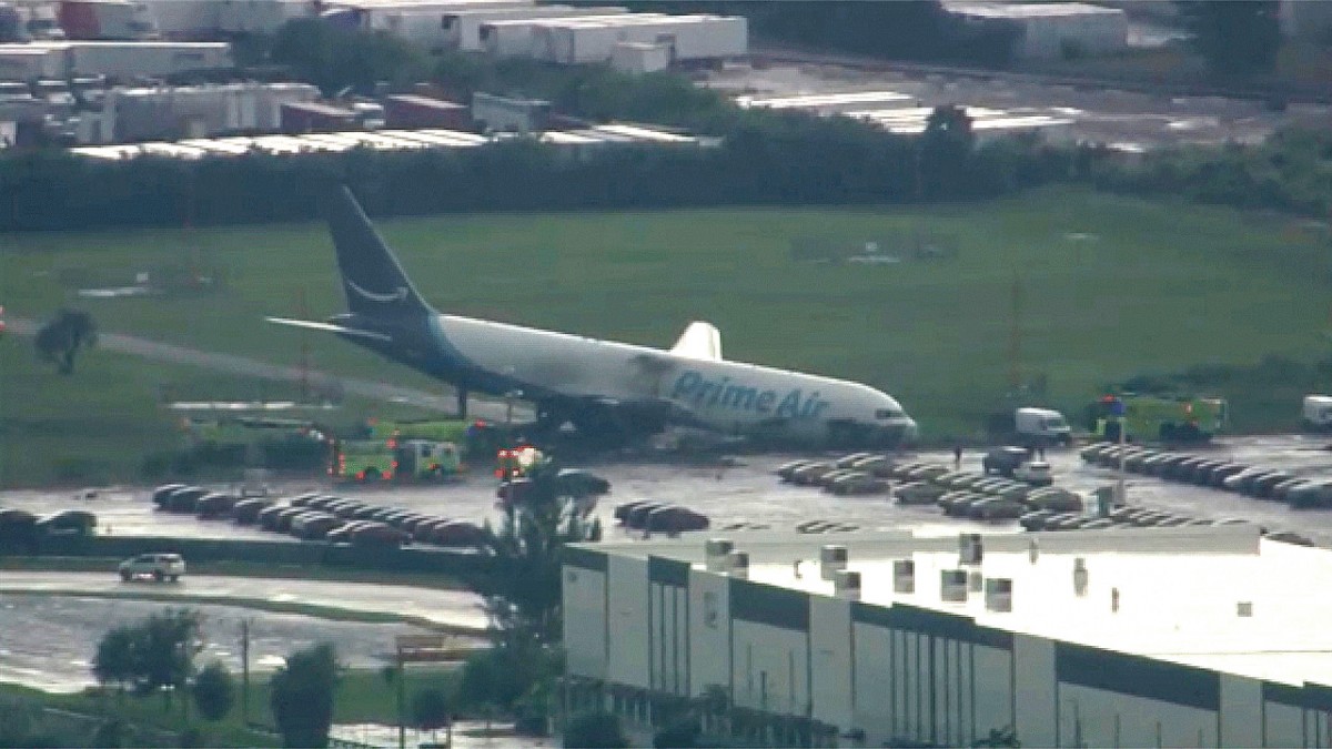 Hiện trường vụ tai nạn rạng sáng 7/9 giờ Việt Nam tại Sân bay Quốc tế Miami. Ảnh: Fox News