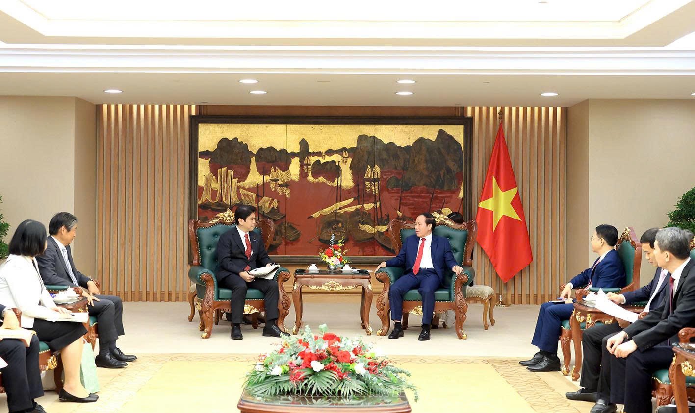 Phó Thủ tướng đề nghị Bộ trưởng Matsumoto tiếp tục quan tâm, thúc đẩy một số nội dung hợp tác giữa hai nước - Ảnh: VGP.
