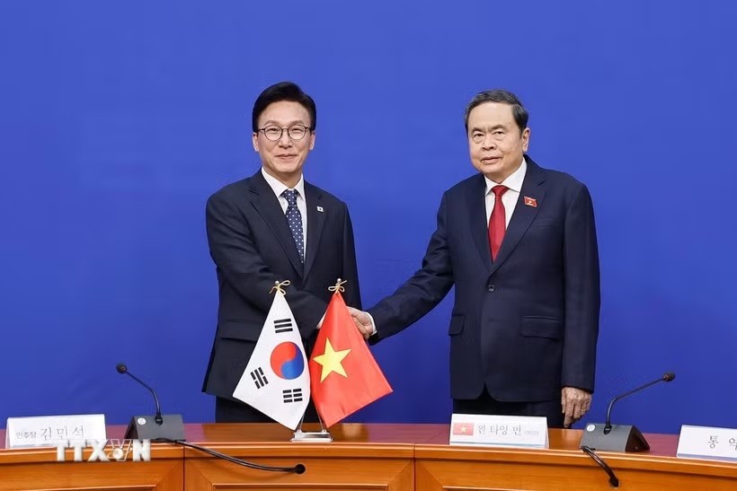 Chủ tịch Quốc hội Trần Thanh Mẫn tiếp Chủ tịch Đảng Dân chủ Đồng hành (DPK) Kim Min Seok - Ảnh: TTXVN