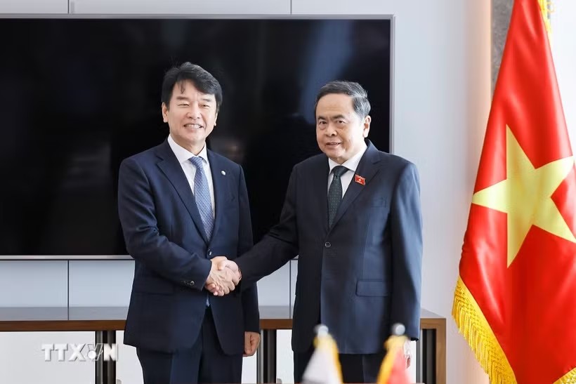 Chủ tịch Quốc hội Trần Thanh Mẫn tiếp Chủ tịch Nhóm Nghị sĩ hữu nghị Hàn Quốc - Việt Nam Moon Jin Seok - Ảnh: TTXVN.