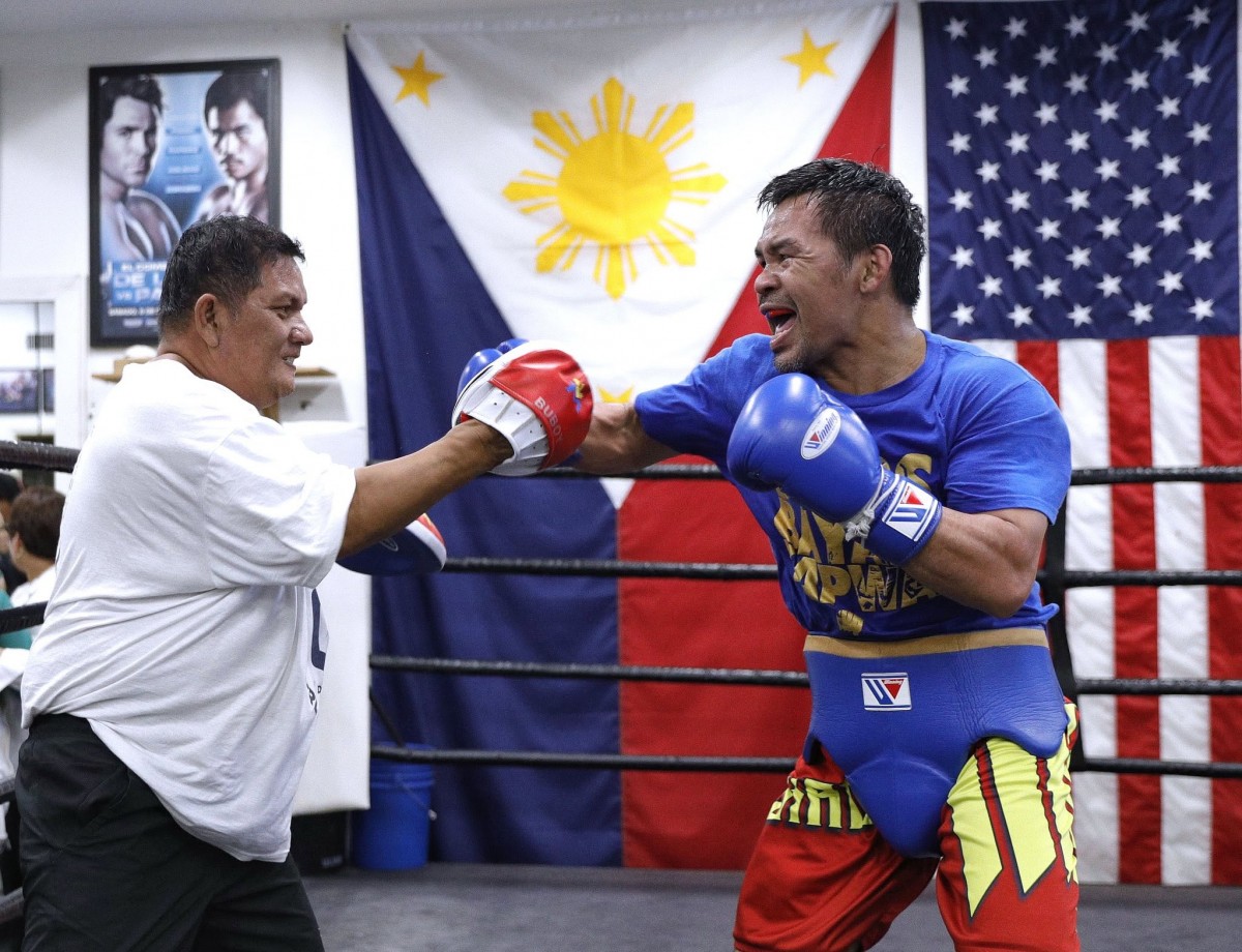 Ông Manny Pacquiao (phải) vẫn duy trì tập luyện quyền Anh ở tuổi 47. Ảnh: Facebook/@Manny Pacquiao