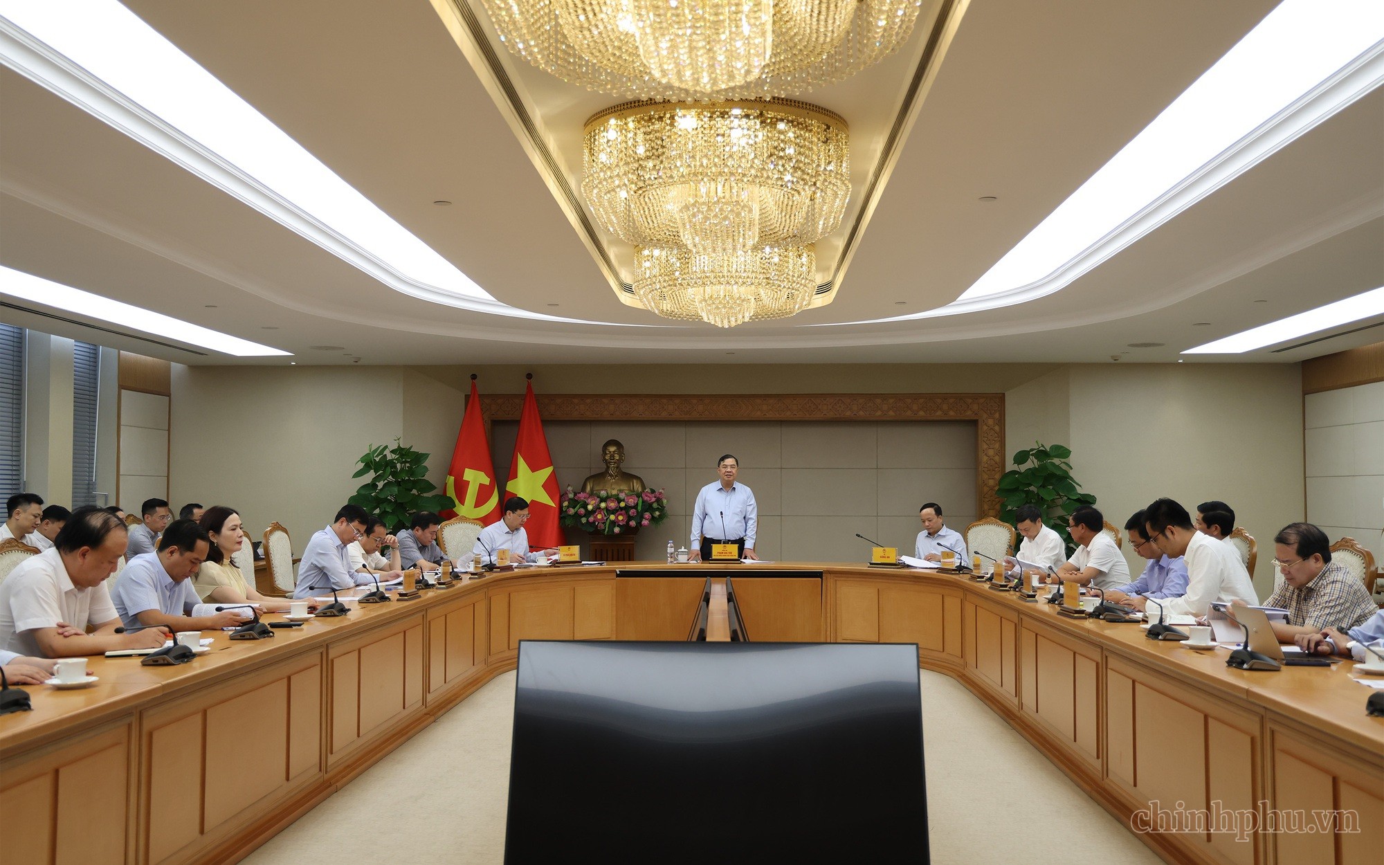 Phó Thủ tướng Thường trực Phạm Gia Túc chủ trì cuộc họp