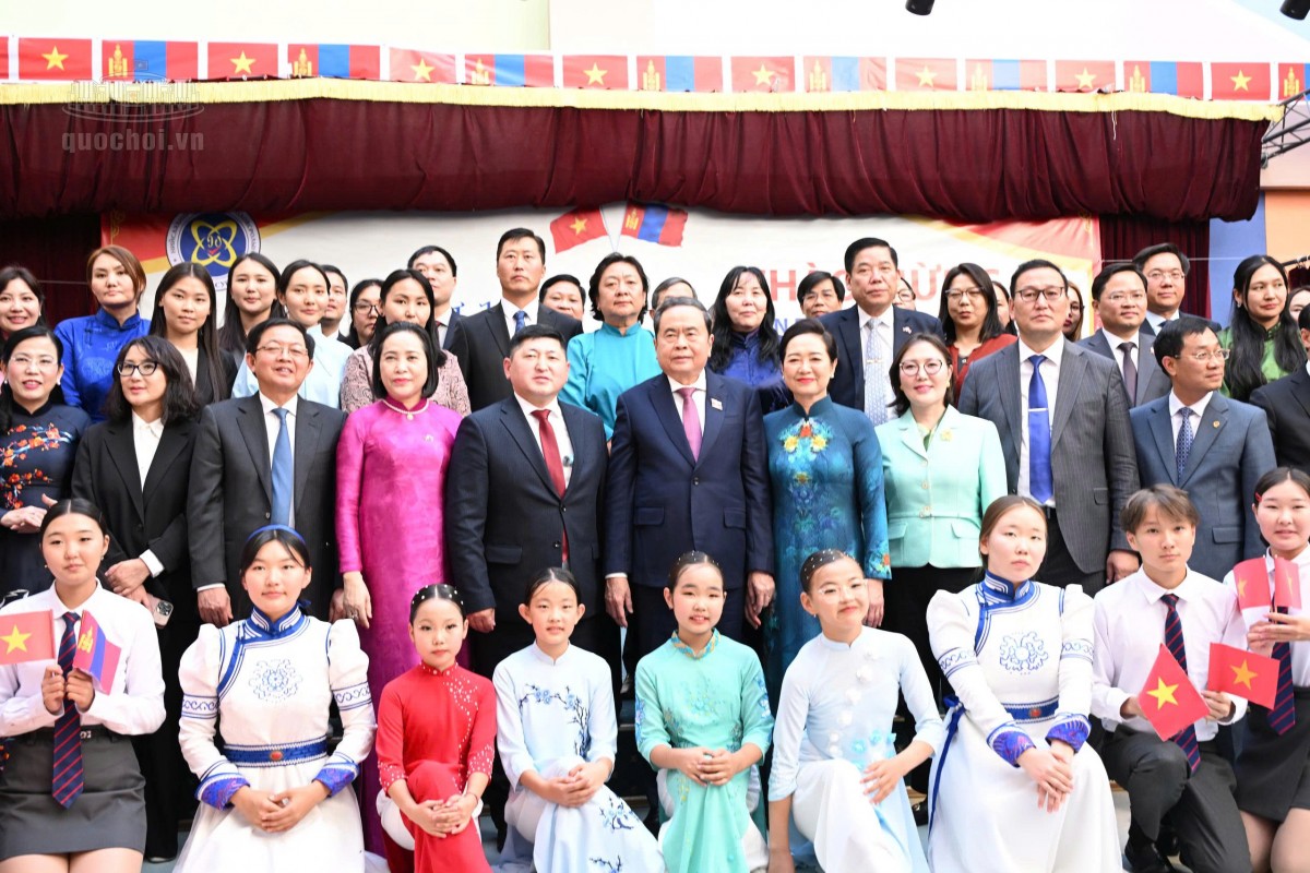 Chủ tịch Quốc hội thăm trường học mang tên Chủ tịch Hồ Chí Minh tại Mông Cổ