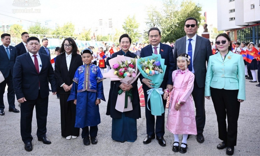 Chủ tịch Quốc hội thăm trường học mang tên Chủ tịch Hồ Chí Minh tại Mông Cổ