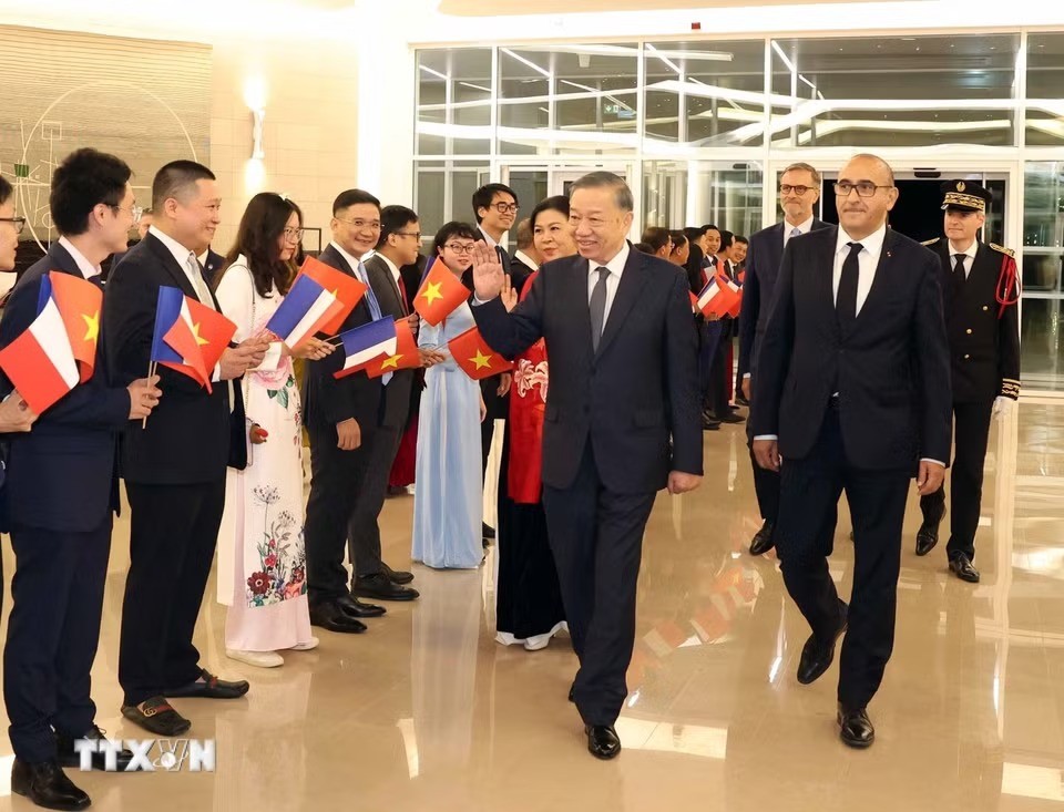 Tổng Bí thư, Chủ tịch nước bắt đầu thăm chính thức Pháp