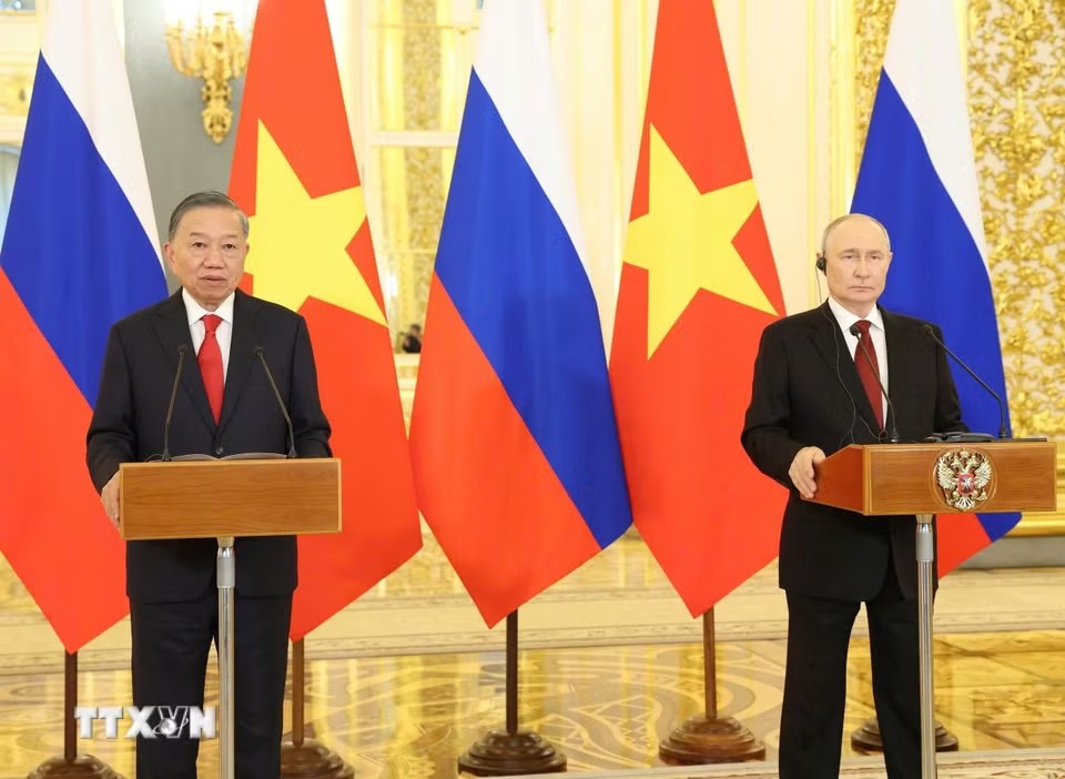 Tổng Bí thư, Chủ tịch nước Tô Lâm và Tổng thống Liên bang Nga Vladimir Putin dự và phát biểu trực tuyến tại điểm cầu nước Nga - Ảnh: TTXVN