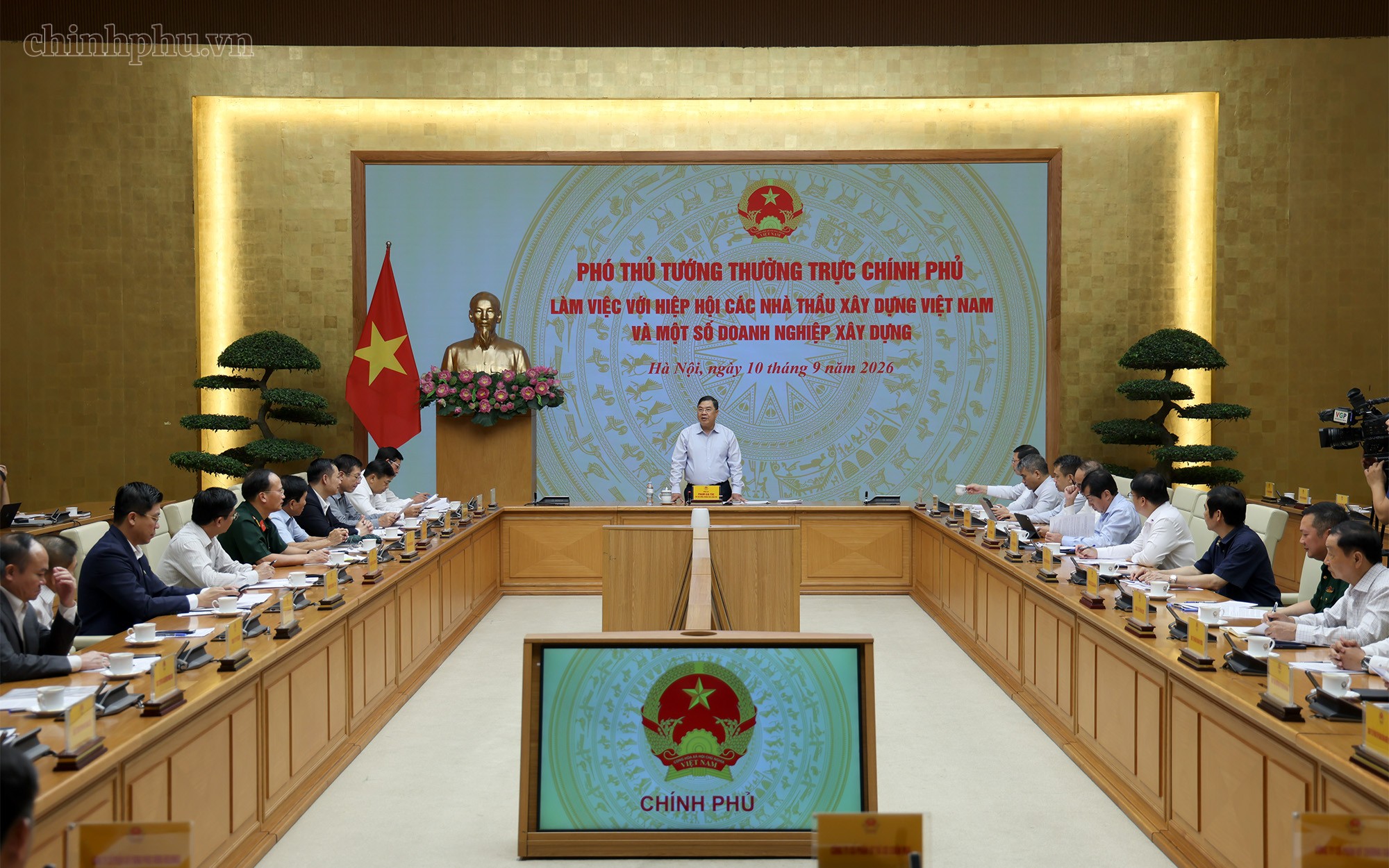 Phó Thủ tướng Thường trực Phạm Gia Túc làm việc với Hiệp hội Các nhà thầu xây dựng Việt Nam và một số doanh nghiệp xây dựng - Ảnh: VGP.